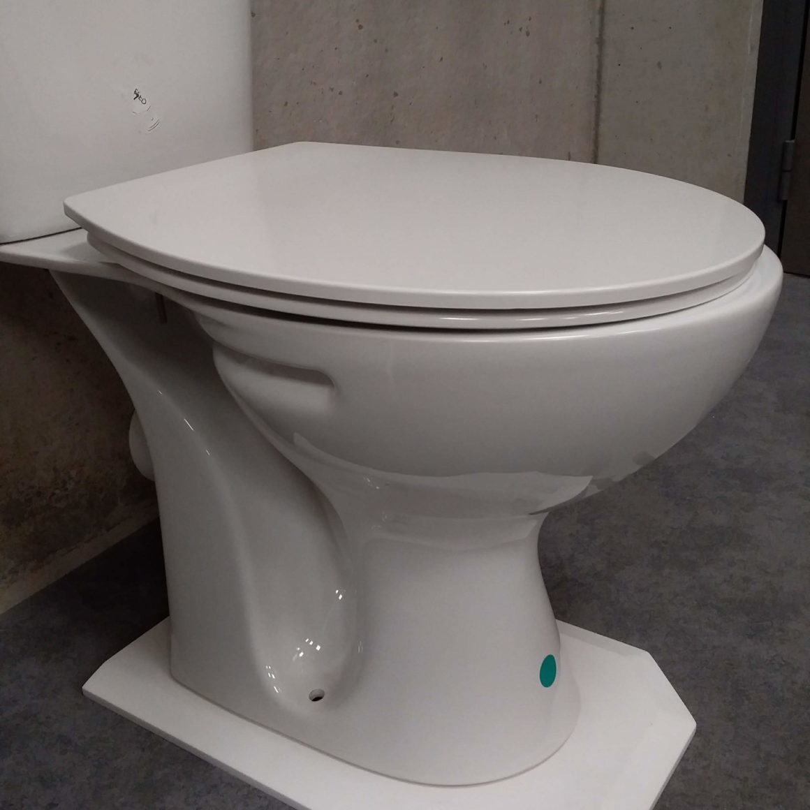 Le socle WC RENOPROTEC en résine de synthèse /Alobat Habitat